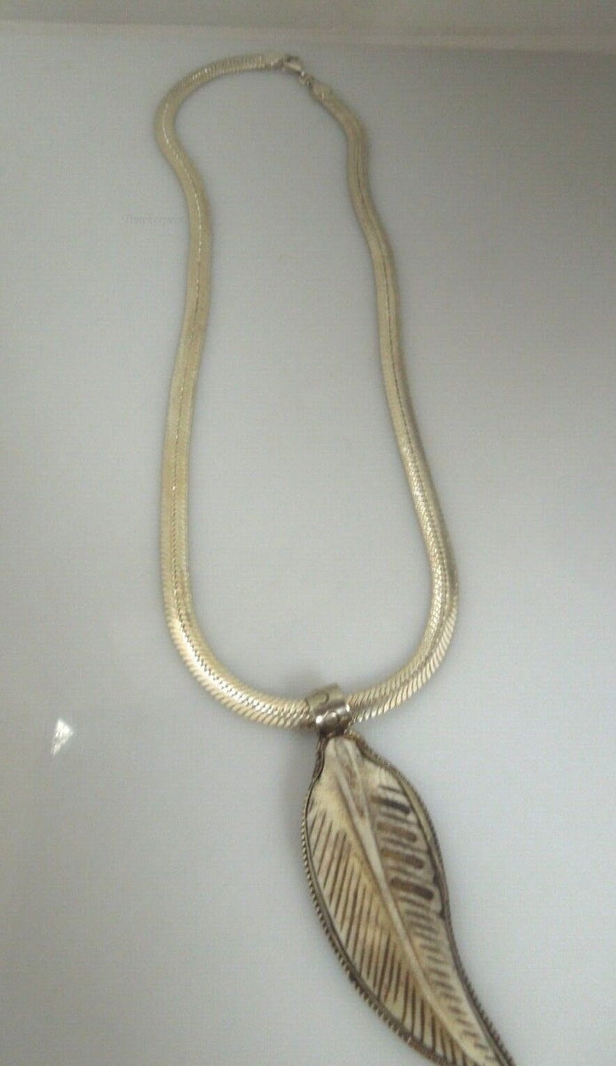 r463 Sterling Silver Herringbone Chain and leaf shaped reversible Pendant Signed Made In Italy 21"