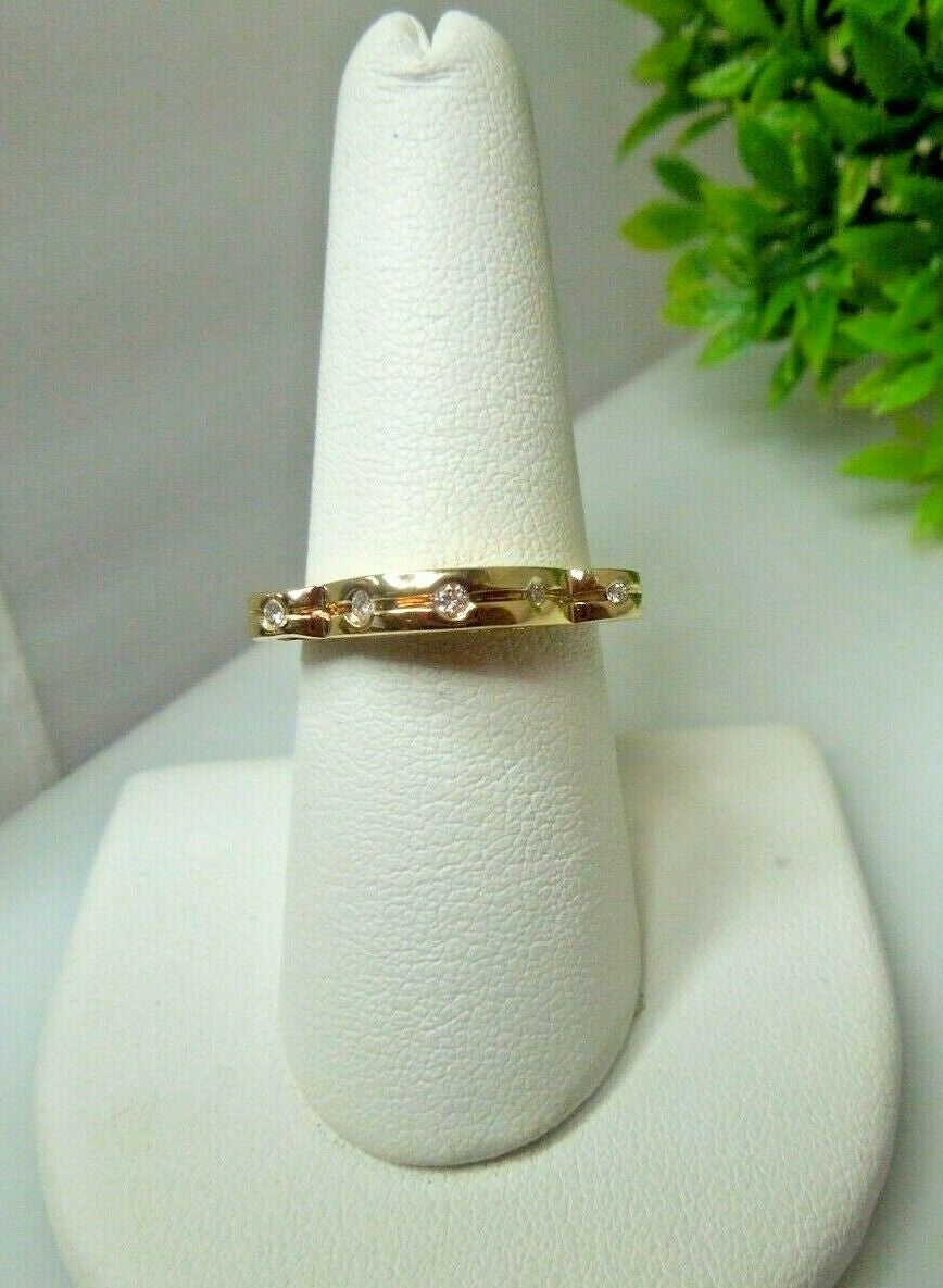 q697 14kt Yellow Gold Diamond .05 cts Size 8 (USA) Ring 3.8 g