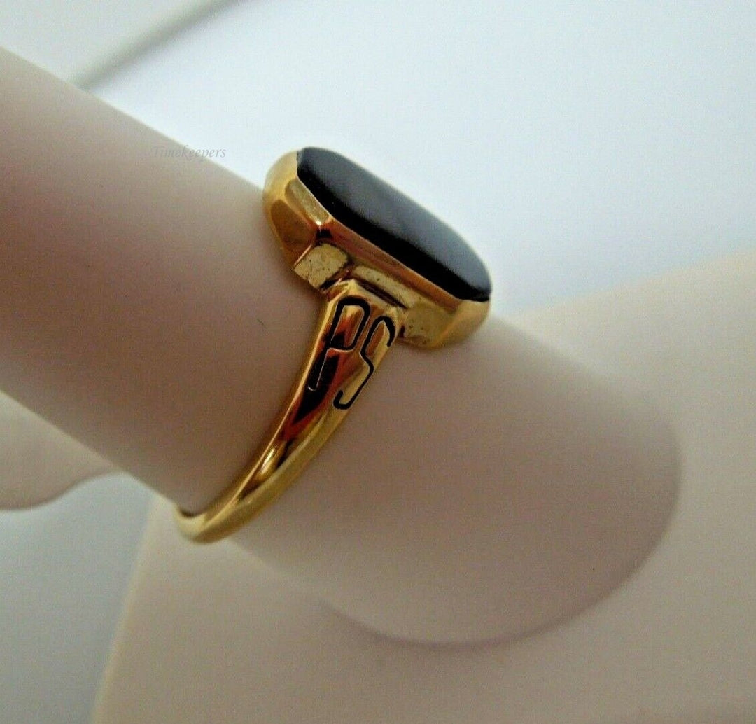 s057 10kt Yellow Gold Onyx Ring Size  8 3/4(US) Signed ,3.3g