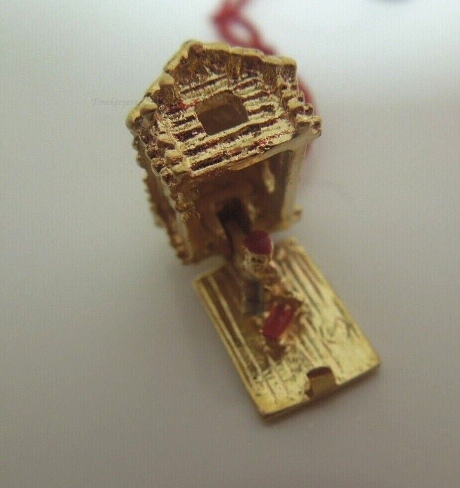 r947 14kt Yellow Gold Movable Log Cabin House Pendant