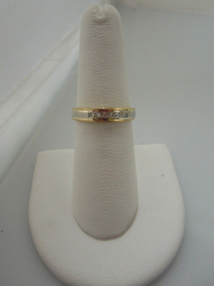 r495 (14kt) White Yellow Gold Wedding Band Diamond .025 cts Size 6.5(USA) Signed