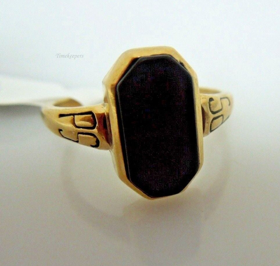 s057 10kt Yellow Gold Onyx Ring Size  8 3/4(US) Signed ,3.3g