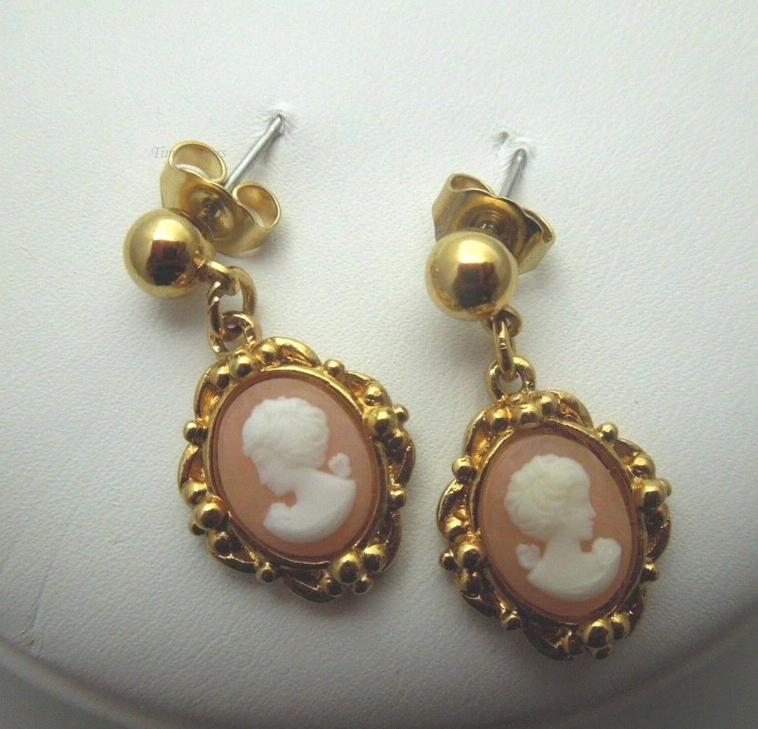 r359 Vintage Gold plated Cameo Pendant with Chain Necklace and Earrings Set