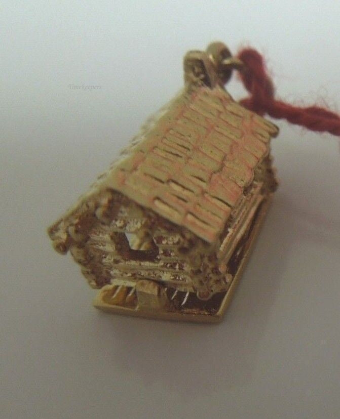 r947 14kt Yellow Gold Movable Log Cabin House Pendant