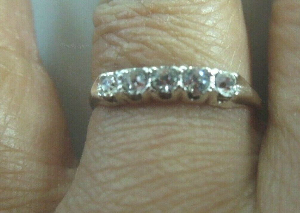 q708 Sterling Silver Cubic Zirconia Size 8 Ring 1.4 grams