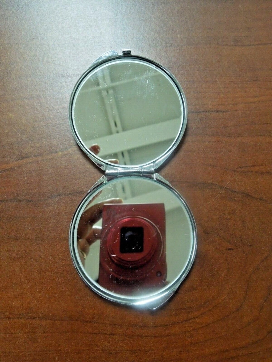 r294 Folding Compact Double Mirror Make Up Silvertone Flower Engraved