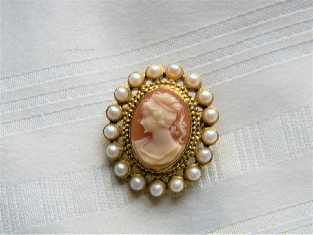 j551 Beautiful Retro Gold Tone Cameo Brooch with Faux Pearls