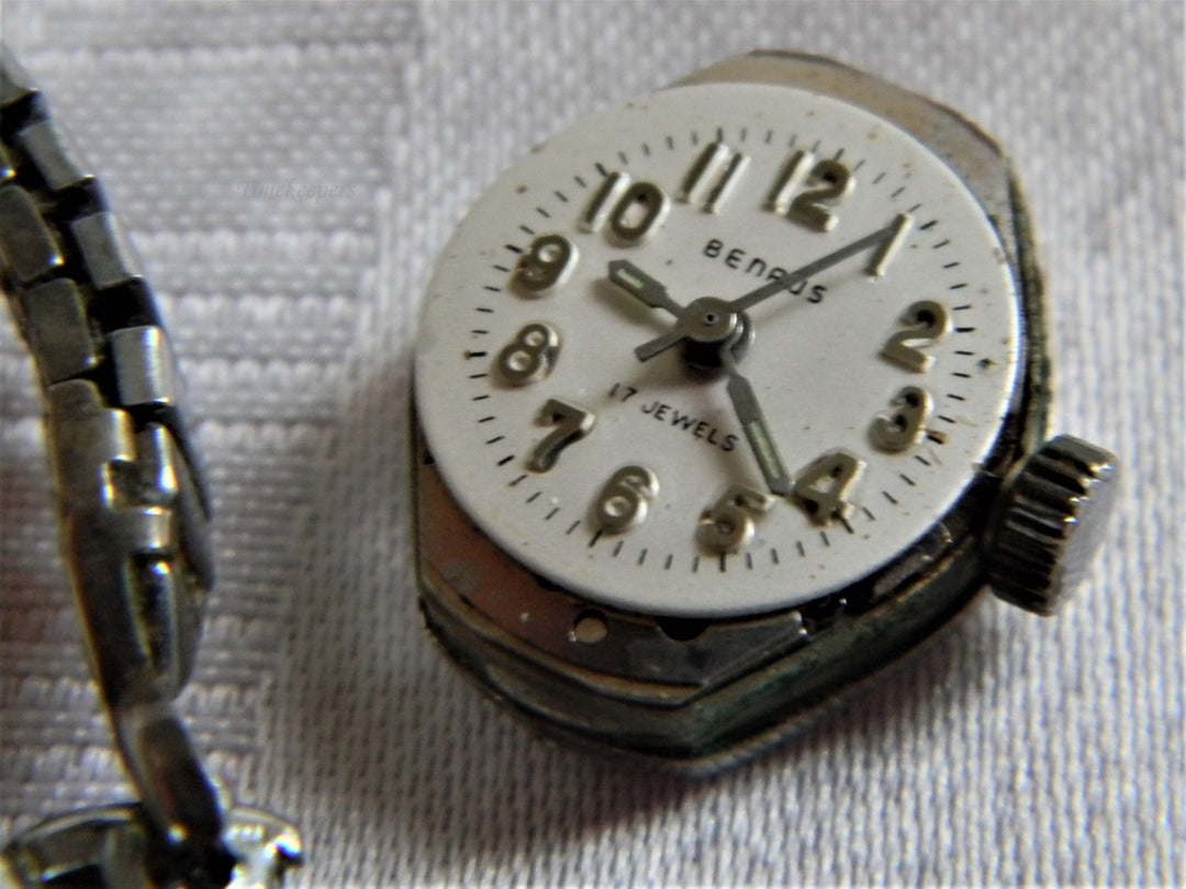 h653 Vintage 1950's Benrus Women's Mechanical Watch in Silver Tone