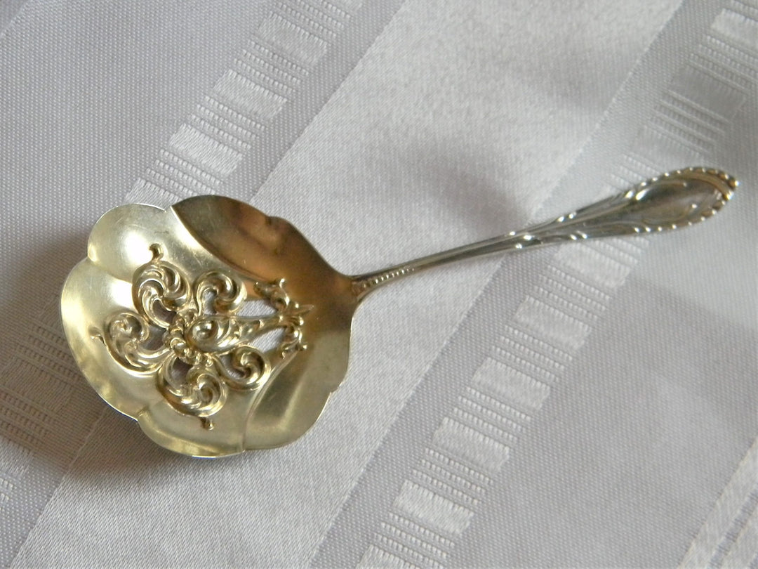 h657 Vintage Sterling Silver Pierced Scalloped Bowl Sifter Spoon