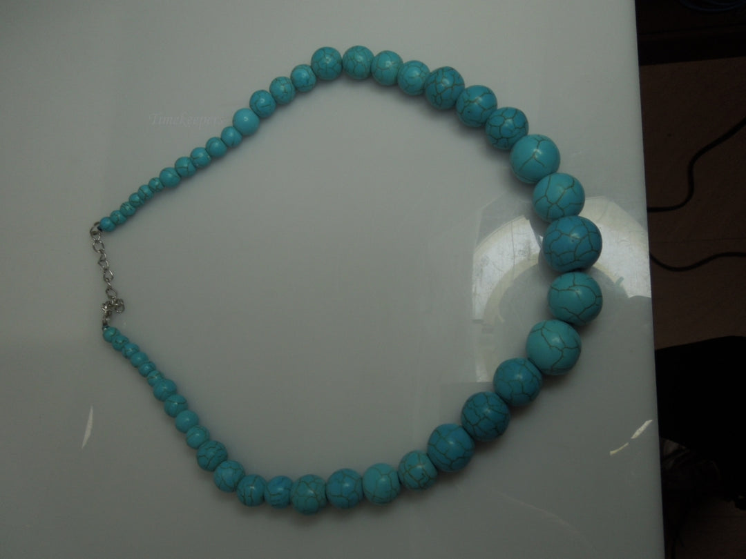 q261 Vintage Dyed Graduated Beaded Necklace 18"