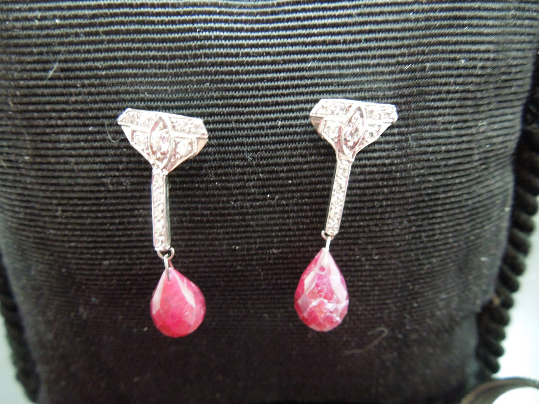 b858 Pretty 14kt Yellow Gold Diamond Drop Earrings with Ruby Briolettes