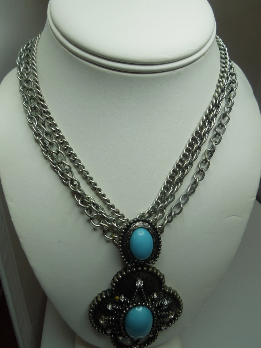 q295 Vintage Beautiful Silver Tone 3 Strands and Big Pendant Necklace 24"