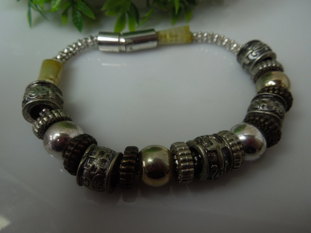 q300 Vintage Silver Tone Beautiful Bracelet 7"