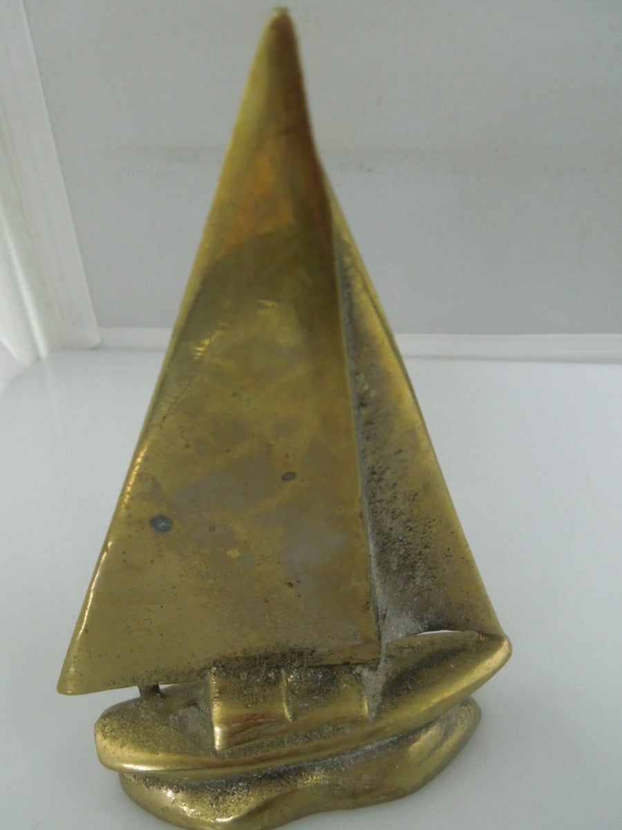 r589 Vintage Small 4.5" Solid brass Nautical Sailboat Paperweight figurine sail boat