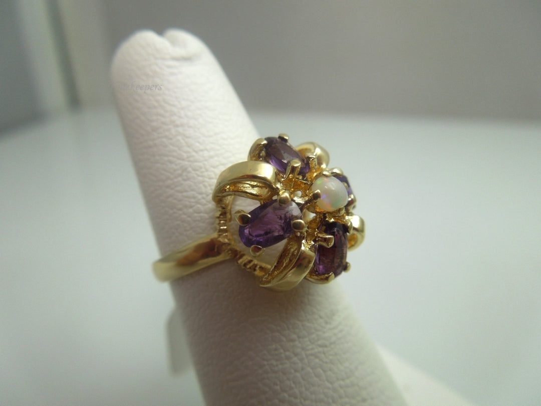 k609 Cute Ladies 14kt Yellow Gold Opal and Amethyst Bow Style Ring