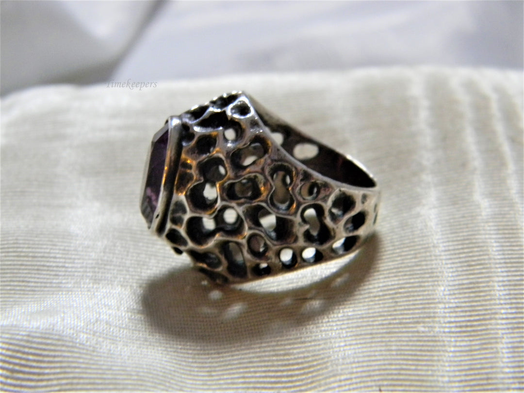 j594 Beautiful Vintage Sterling Silver Ring with Oval Purple Stone