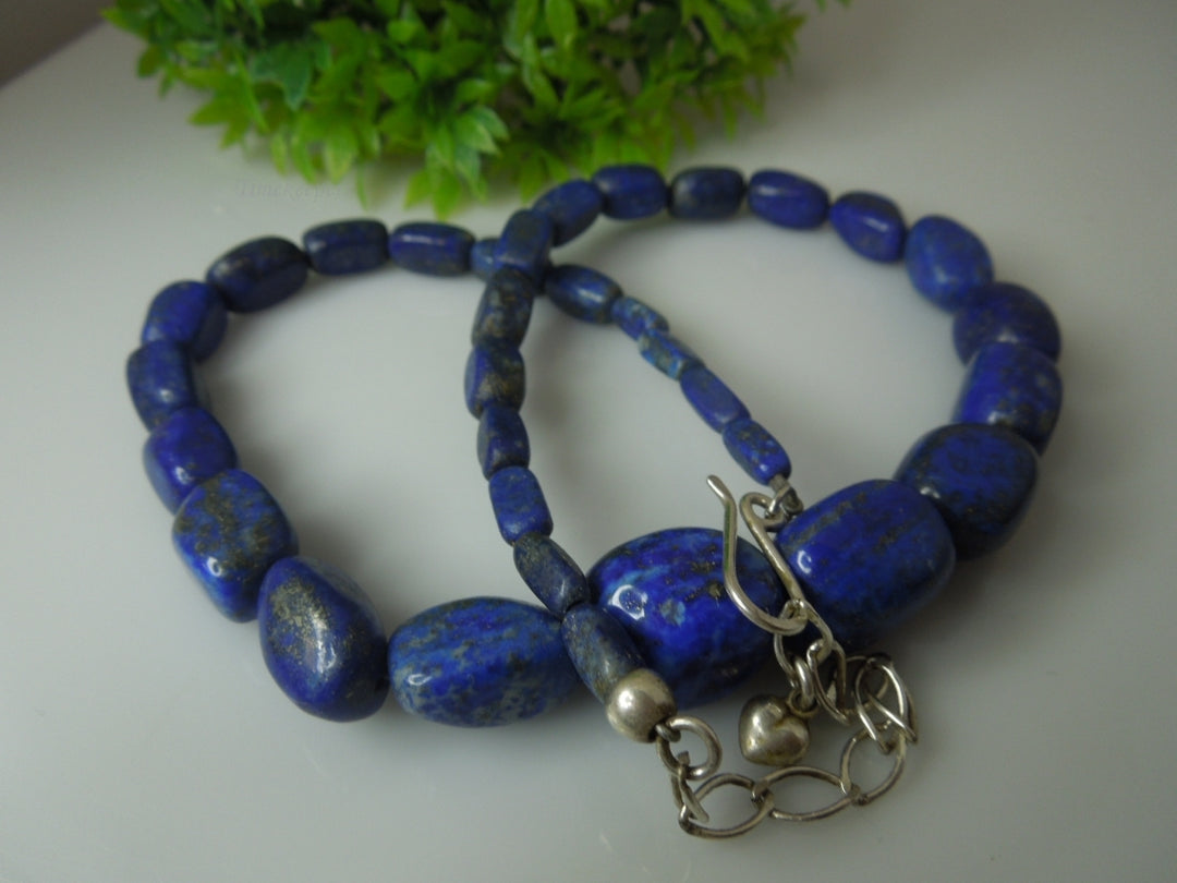 q354 Lapis lazuli Graduated Beads and Sterling Silver Clasp