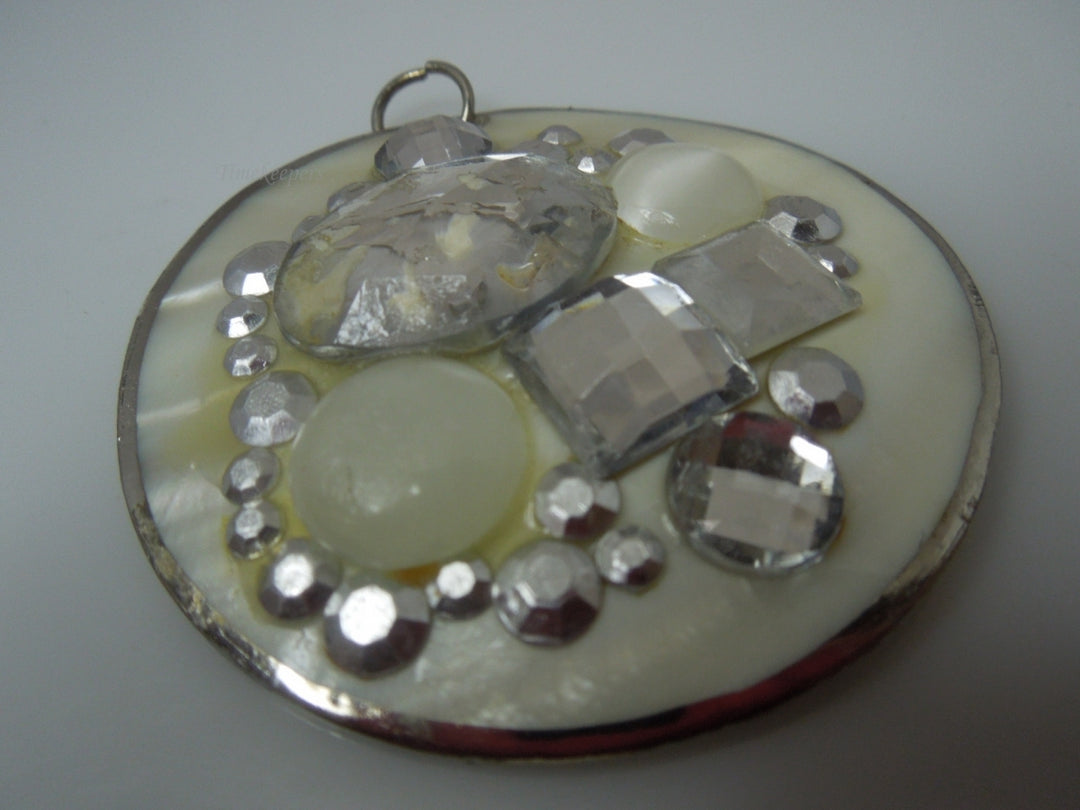 q362 Mother of Pearl Pendant decorated with Gemstone