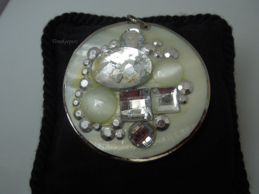 q362 Mother of Pearl Pendant decorated with Gemstone