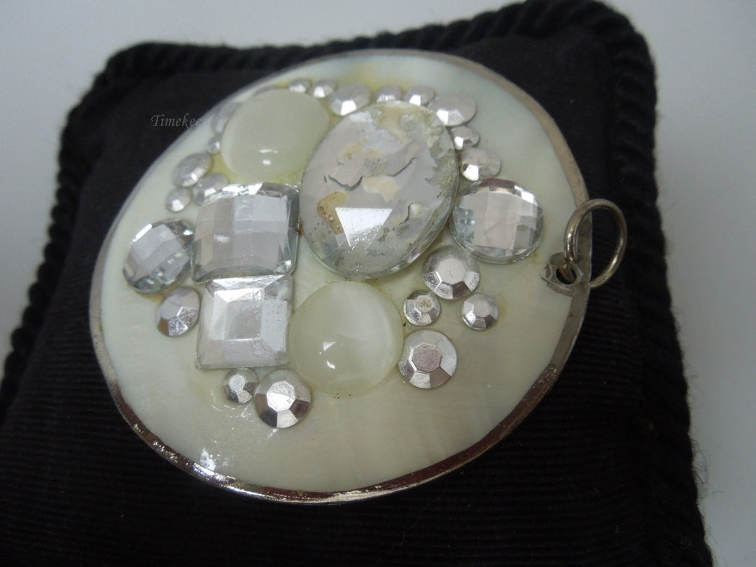 q362 Mother of Pearl Pendant decorated with Gemstone