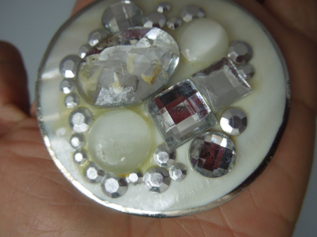 q362 Mother of Pearl Pendant decorated with Gemstone