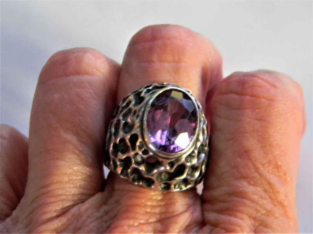 j594 Beautiful Vintage Sterling Silver Ring with Oval Purple Stone