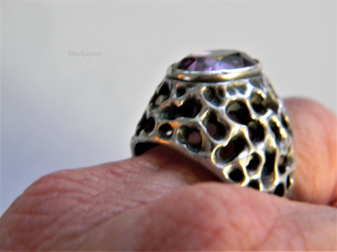 j594 Beautiful Vintage Sterling Silver Ring with Oval Purple Stone