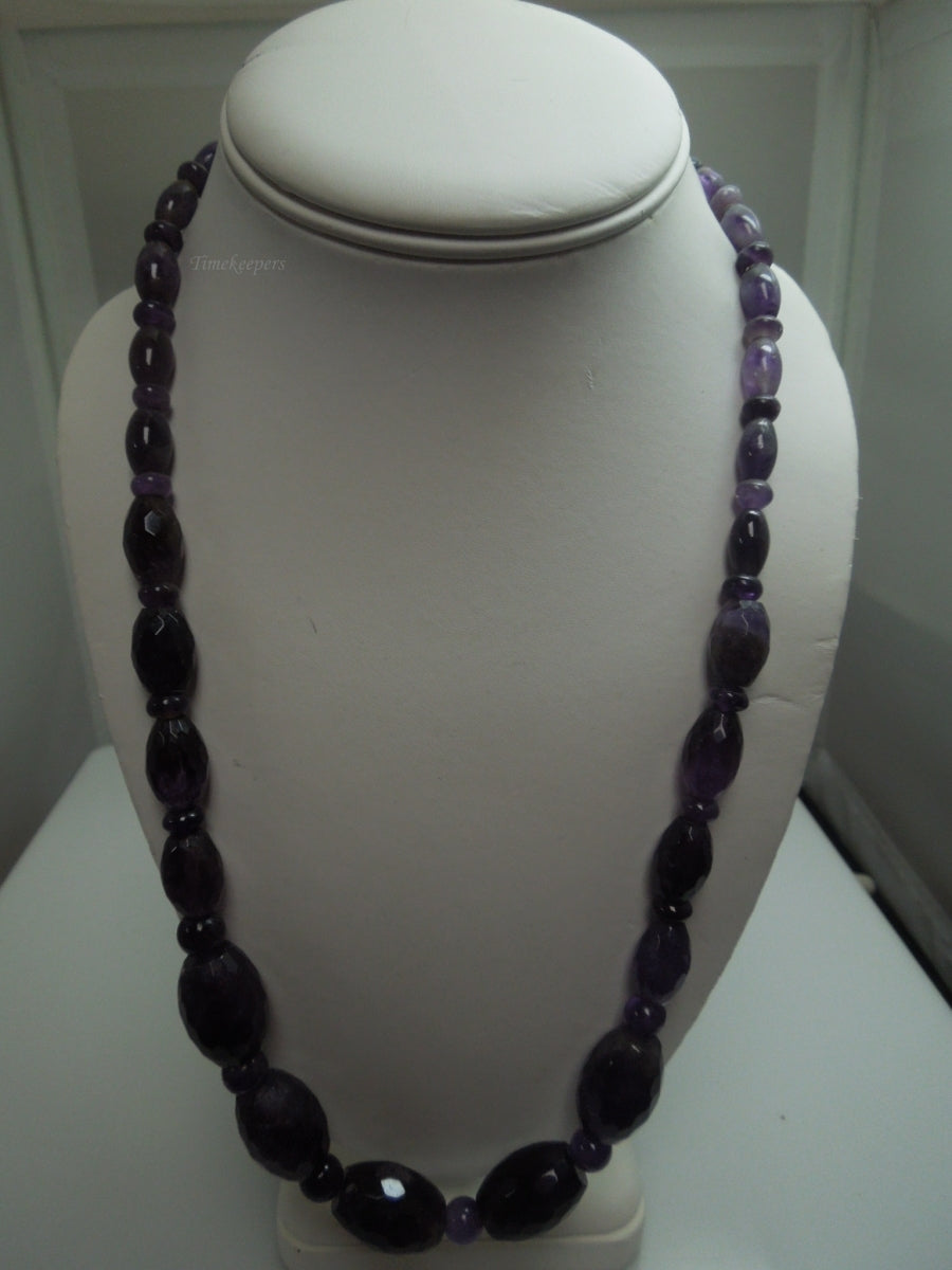 q365 Beautiful Amethyst Graduated Beads with Sterling Silver Clasp