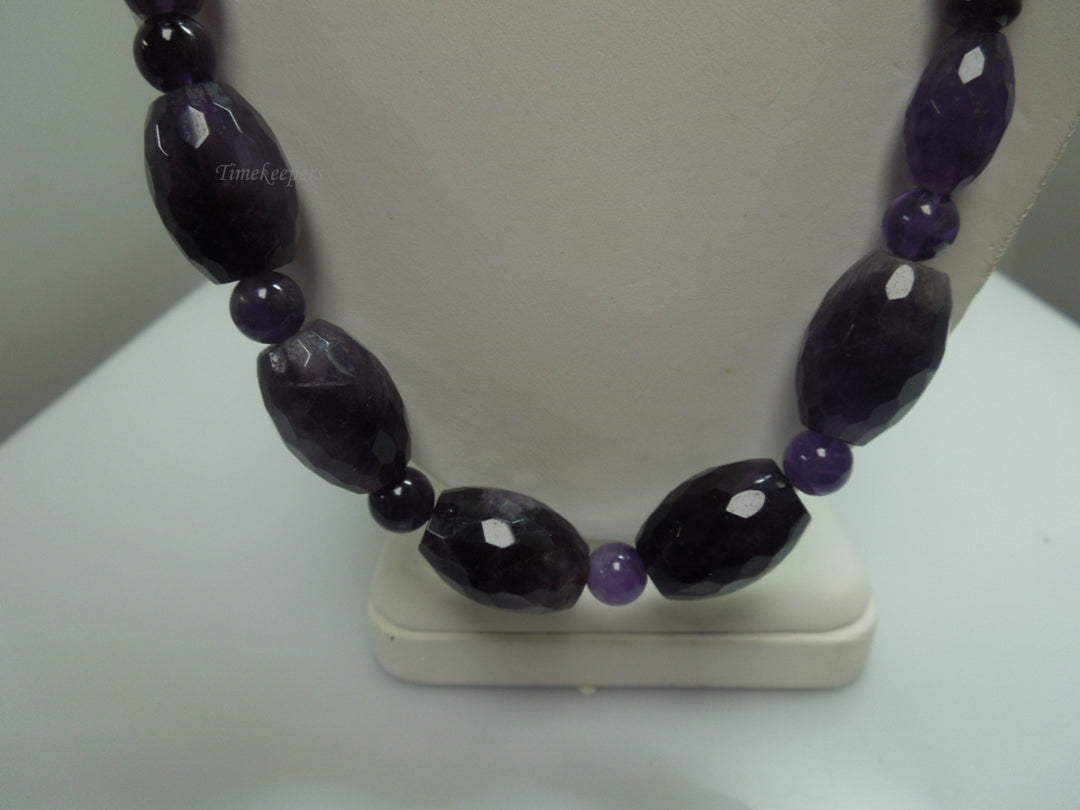 q365 Beautiful Amethyst Graduated Beads with Sterling Silver Clasp