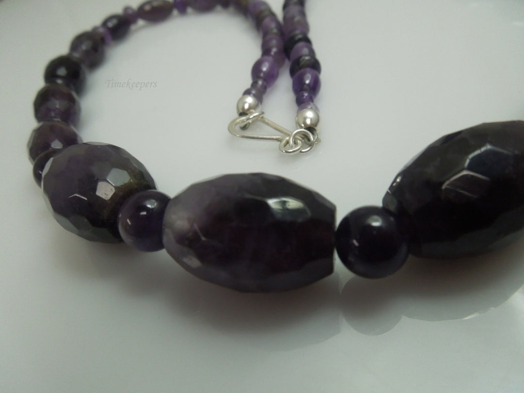 q365 Beautiful Amethyst Graduated Beads with Sterling Silver Clasp