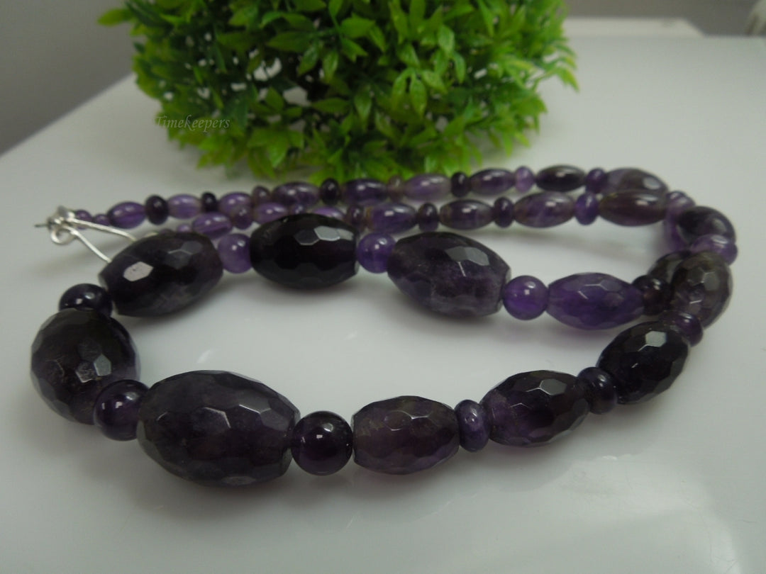 q365 Beautiful Amethyst Graduated Beads with Sterling Silver Clasp