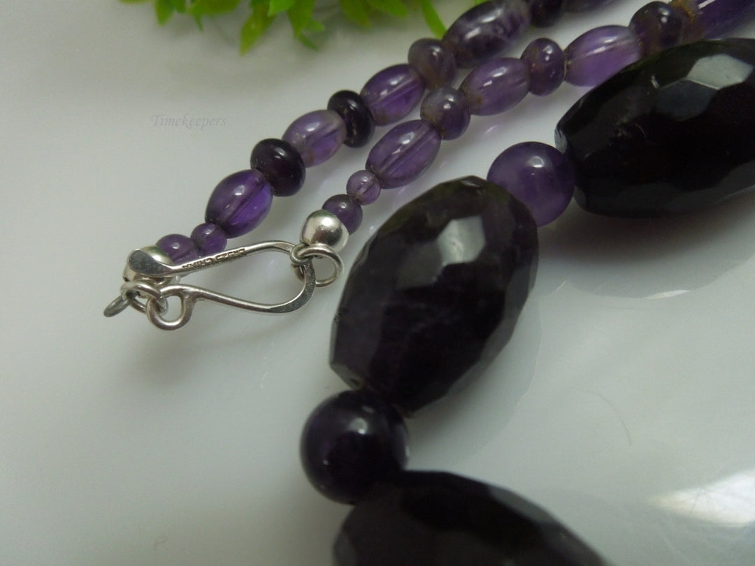 q365 Beautiful Amethyst Graduated Beads with Sterling Silver Clasp