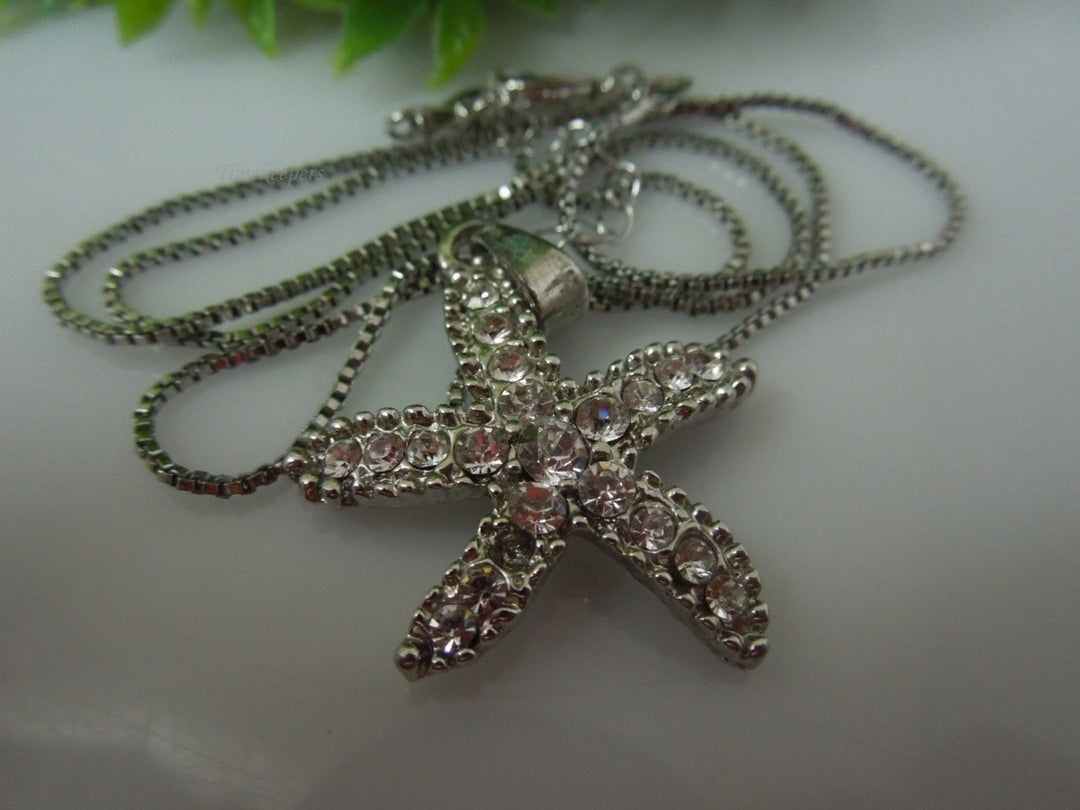 q384 Stunning Sterling Silver Chain and Star Fish Shaped Pendant