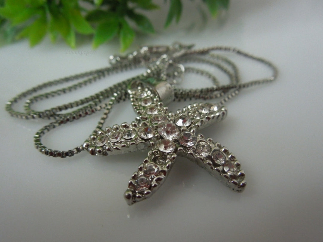 q384 Stunning Sterling Silver Chain and Star Fish Shaped Pendant