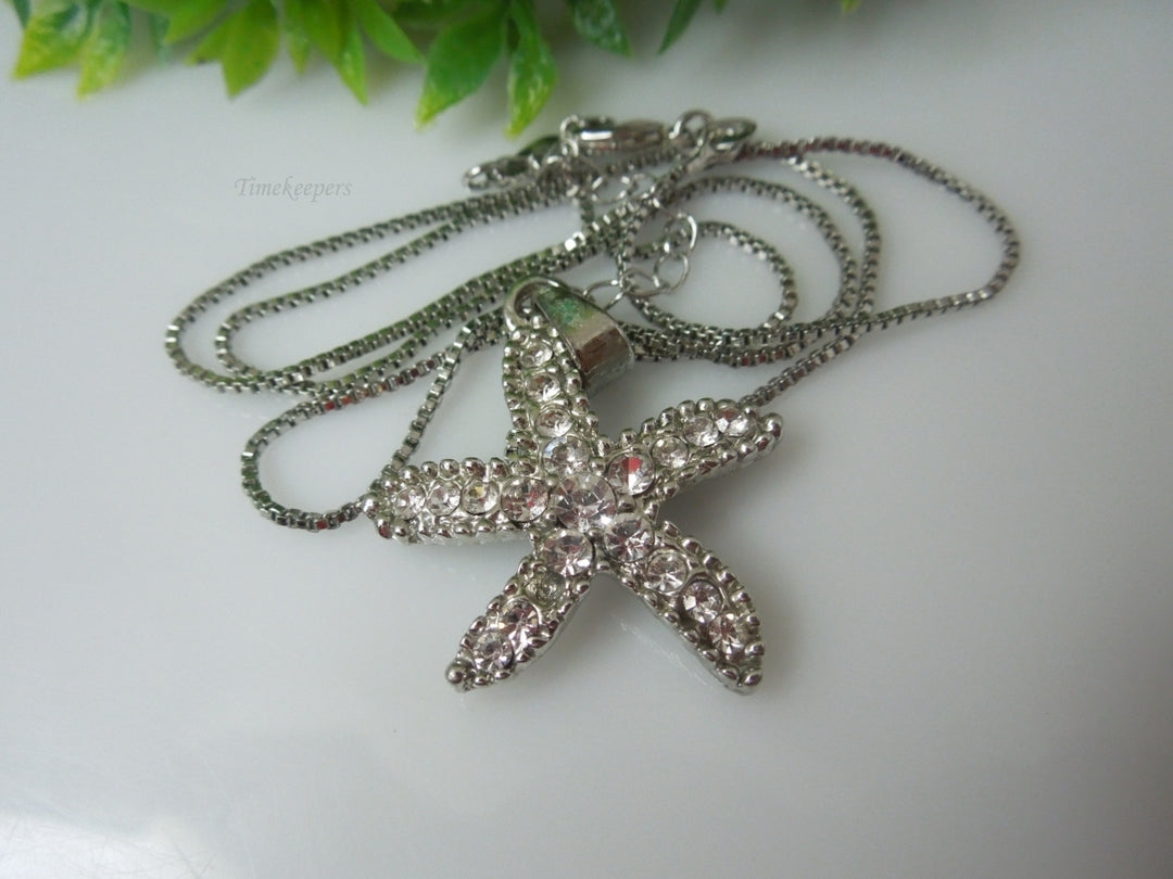 q384 Stunning Sterling Silver Chain and Star Fish Shaped Pendant