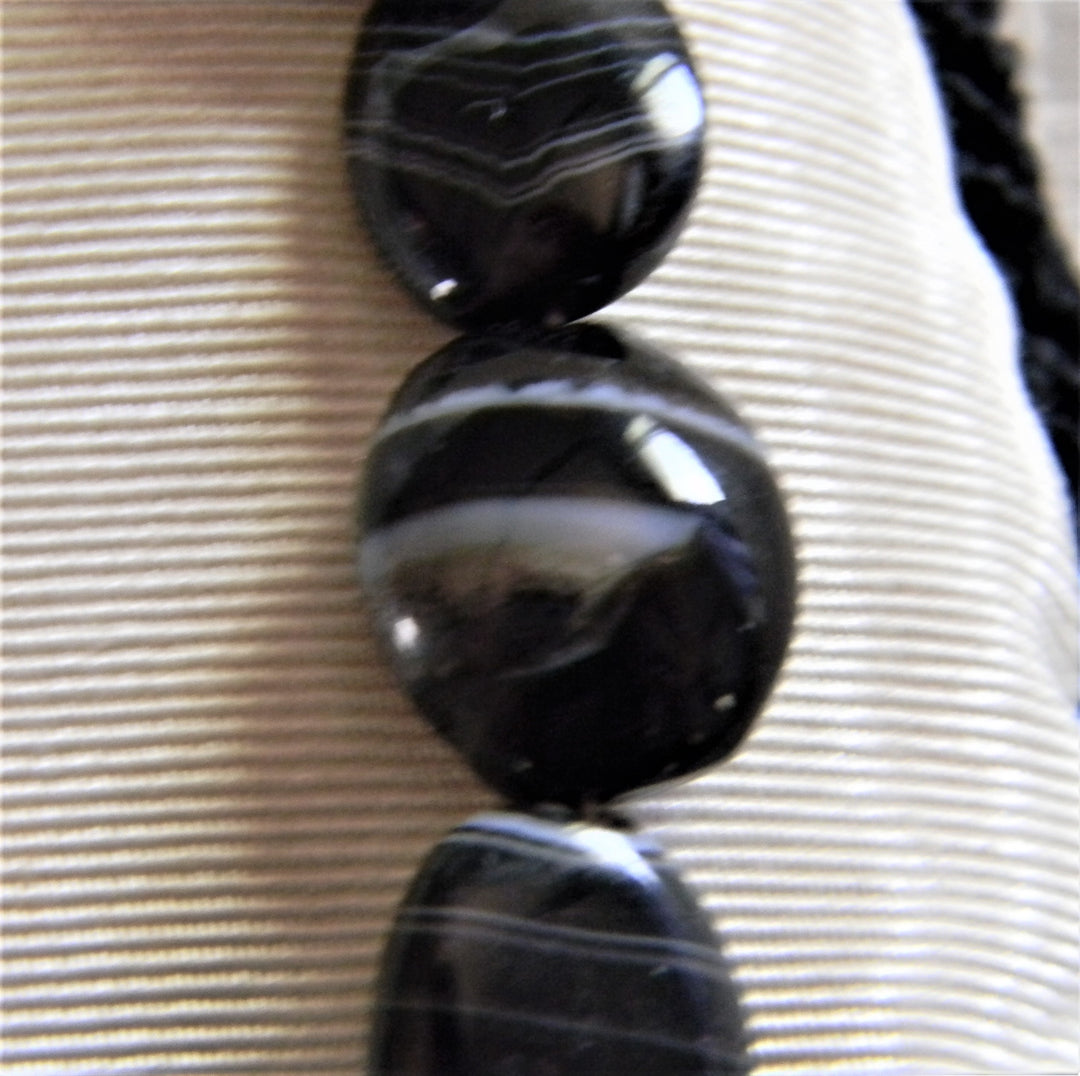 h770 Beautiful Flat Beaded Necklace in Black Agate with Magnetic clasp