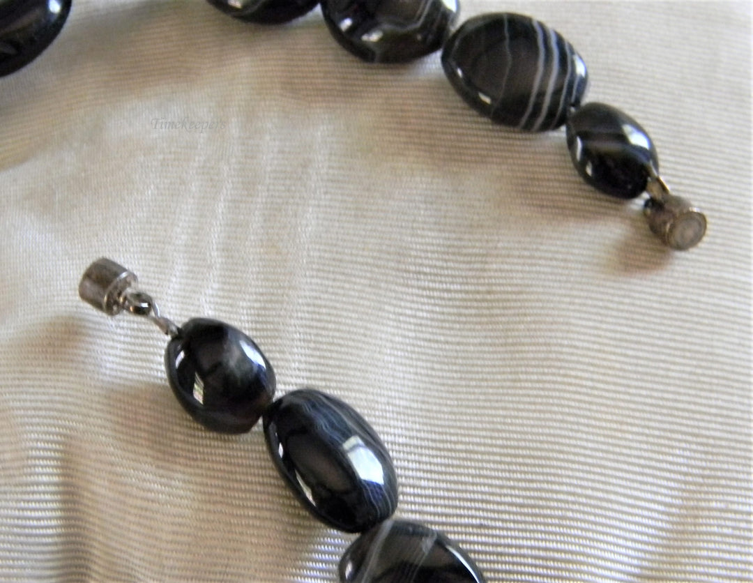 h770 Beautiful Flat Beaded Necklace in Black Agate with Magnetic clasp