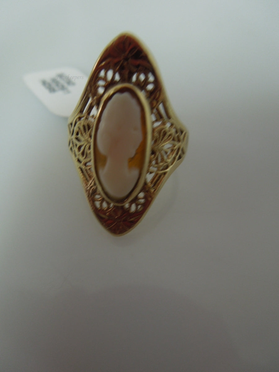 q414 Gorgeous 14 kt Yellow Gold Cameo Ring Size 4.5 (USA)