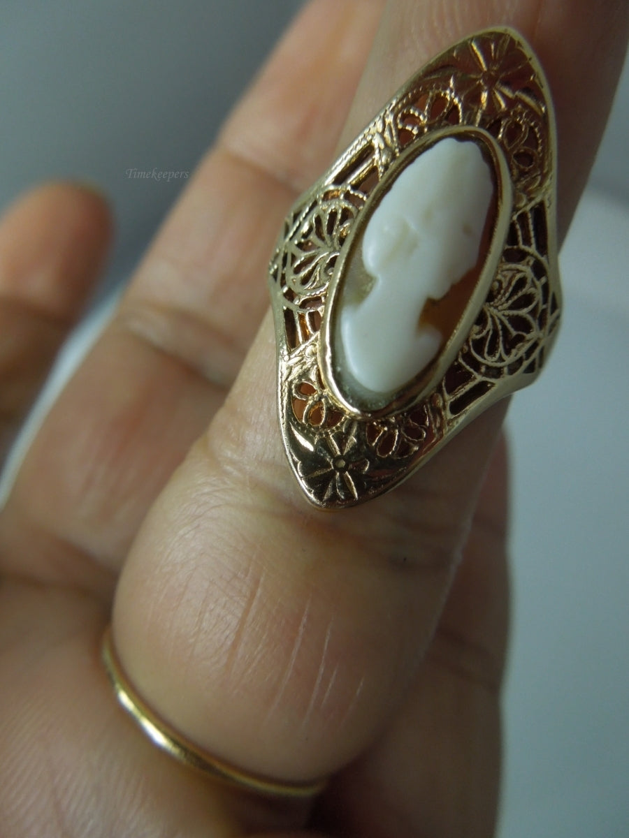 q414 Gorgeous 14 kt Yellow Gold Cameo Ring Size 4.5 (USA)