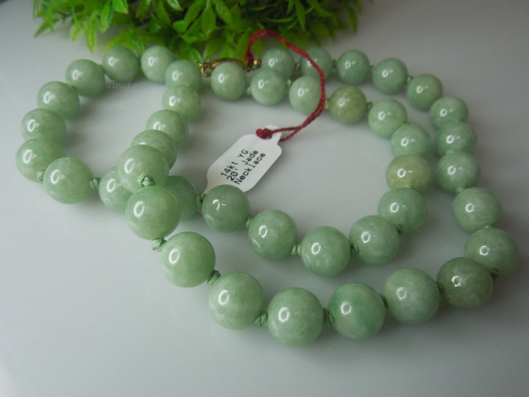 q424 Single Strand 8mm Natural Round Jade Necklace 20 inch Long with 14kt Yellow Gold Clasp