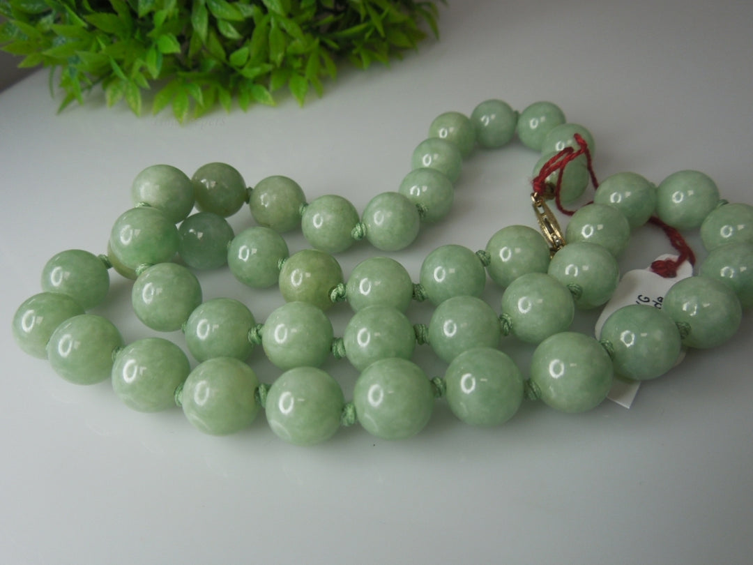 q424 Single Strand 8mm Natural Round Jade Necklace 20 inch Long with 14kt Yellow Gold Clasp