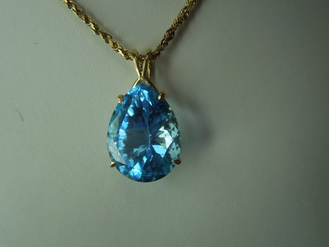 q425 Gorgeous 14kt Yellow Gold Blue Topaz Rope Chain Necklace 24"