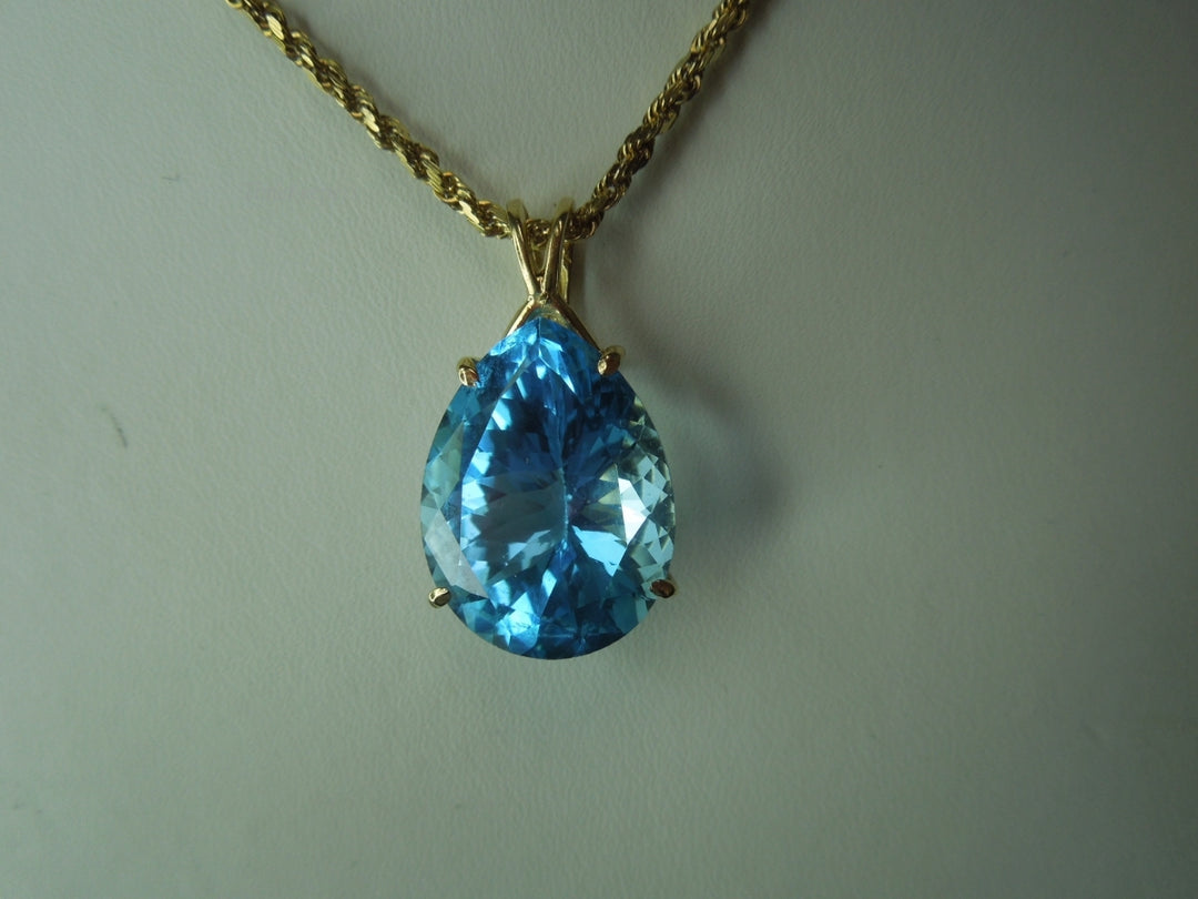 q425 Gorgeous 14kt Yellow Gold Blue Topaz Rope Chain Necklace 24"