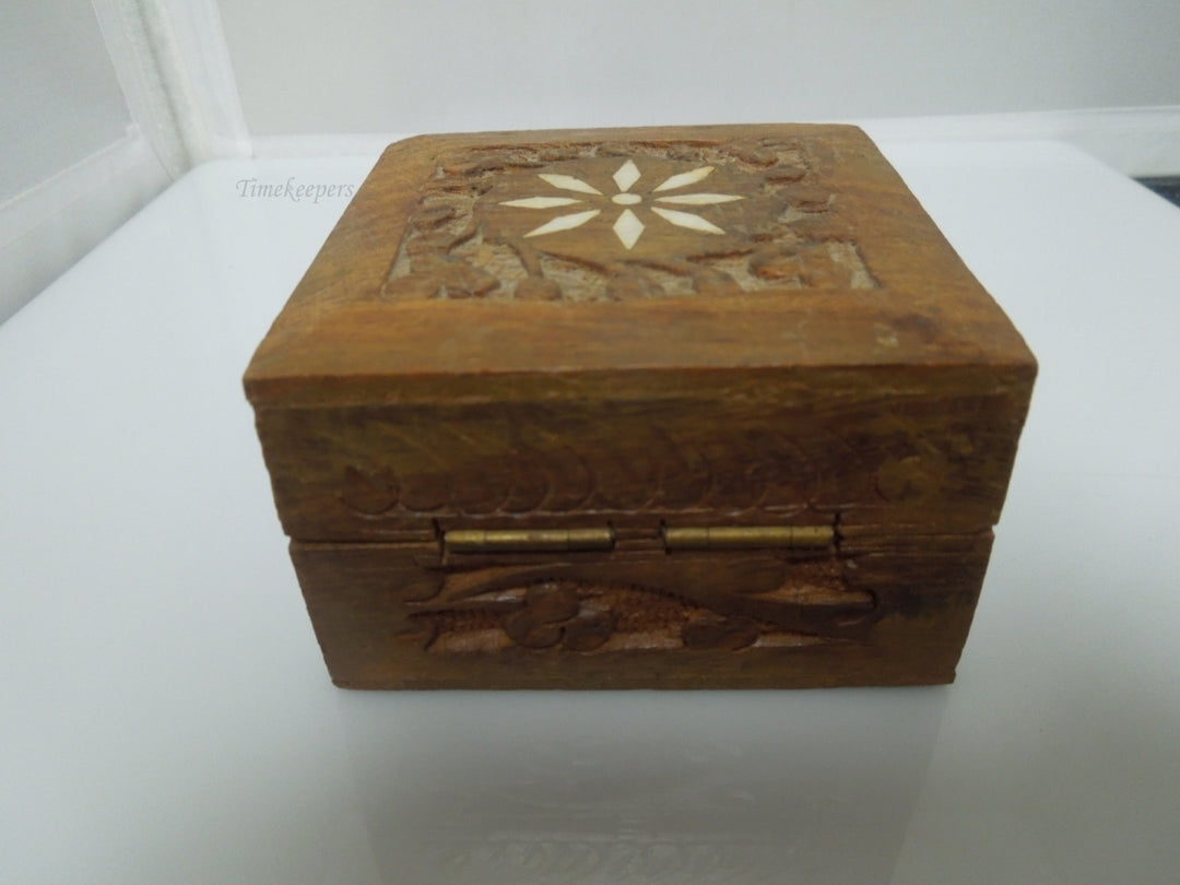 r751 Vintage Small Square Wooden Keepsake Box Hand Carved