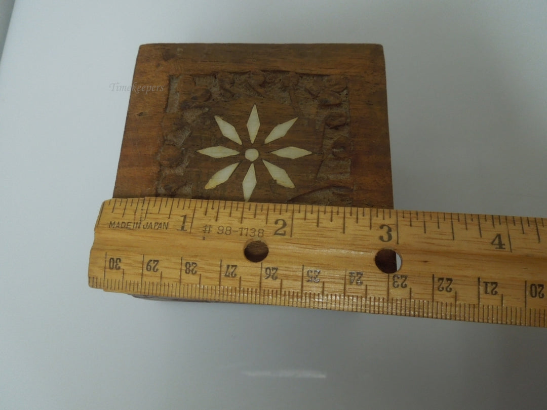 r751 Vintage Small Square Wooden Keepsake Box Hand Carved