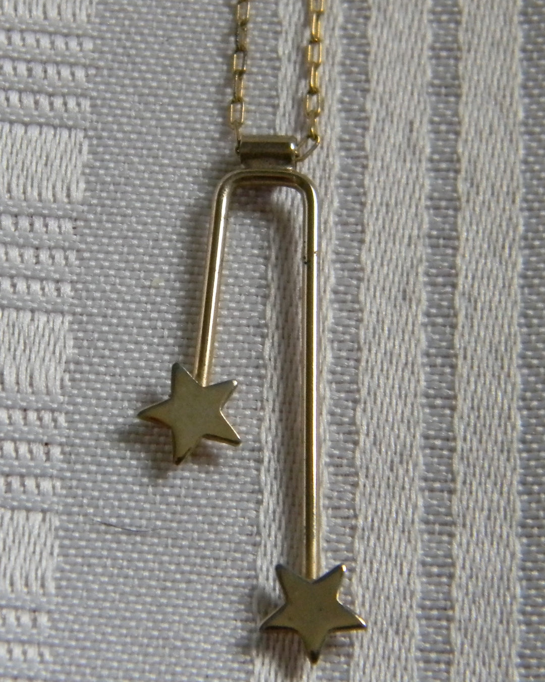 H829 Unique Gold Filled Hanging Star Necklace in Gold Tone