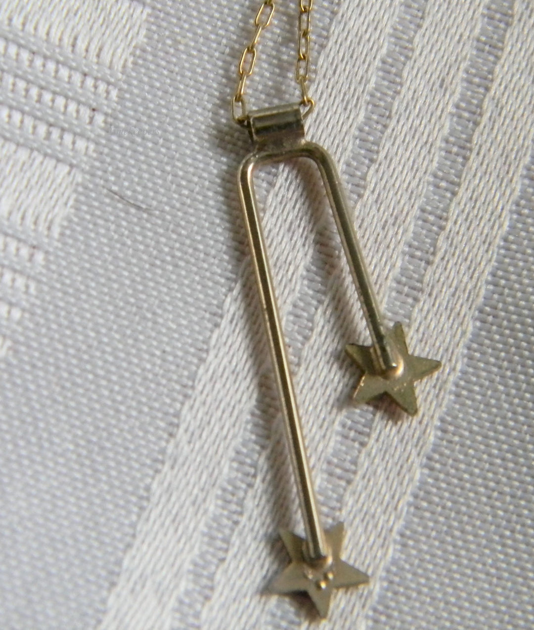 H829 Unique Gold Filled Hanging Star Necklace in Gold Tone