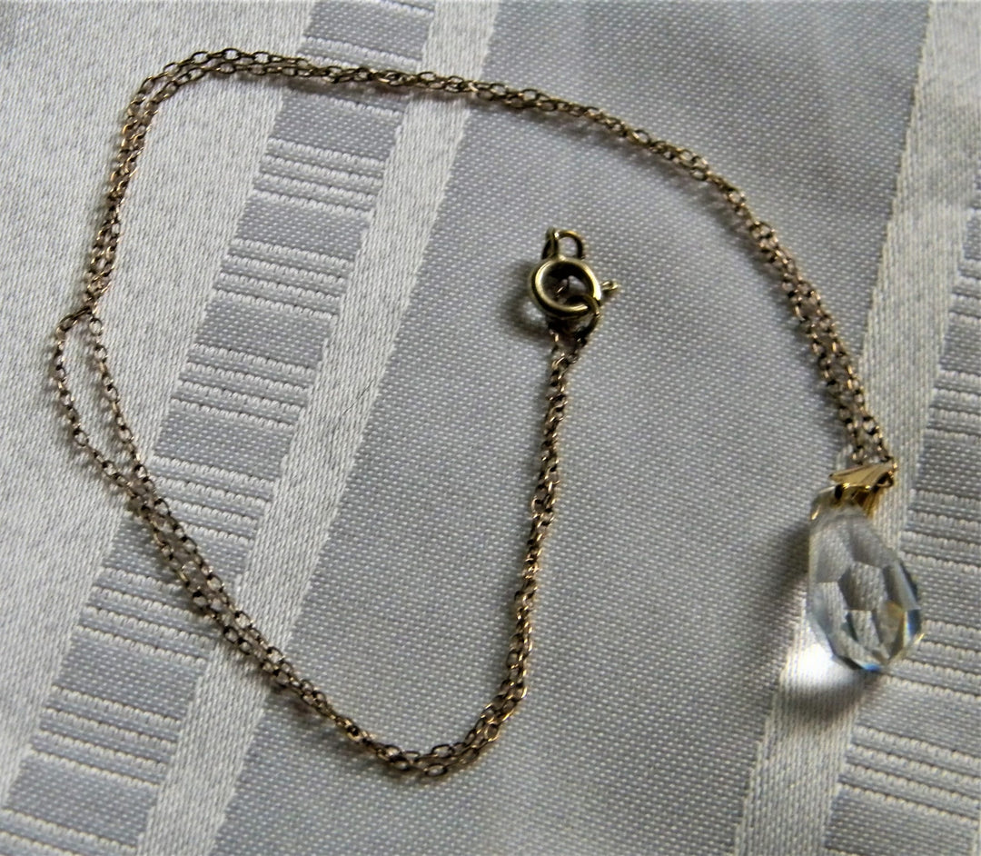 h842 Pretty Gold Tone Rolo Chain Necklace with Crystal Tear Drop Pendant