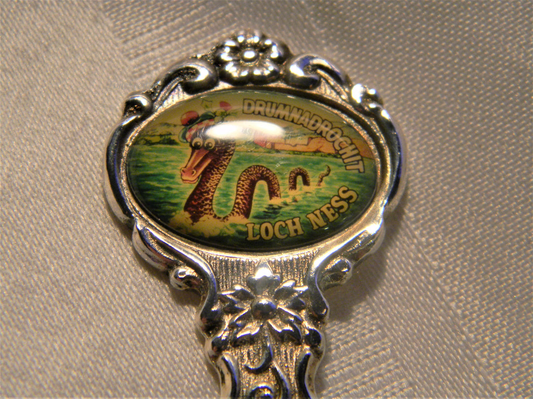 j655 Nice Vintage Preowned Souvenir Spoon Drumnadrocht Lochness