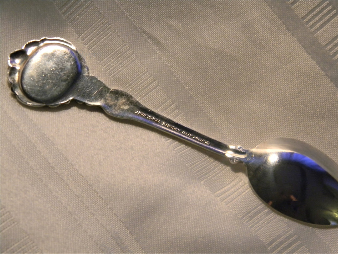 j655 Nice Vintage Preowned Souvenir Spoon Drumnadrocht Lochness